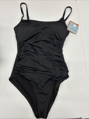 NEW Shade & Shore Women’s Classic Black One-Piece Swimsuit Size Medium
